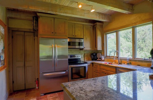 Augusta House | Scenic and private retreat in Missouri wine country