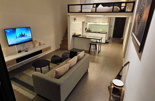 Brickfields Condo | Scenic Balcony Suite @ EST Bangsar with Amazing Night View Perfect for Couples