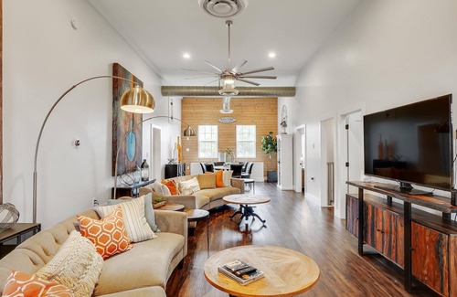 Garland House | Scenic Barndominium, Gameroom, Firepit, Hot tub