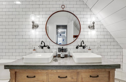 Garland House | Scenic Barndominium, Gameroom, Firepit, Hot tub