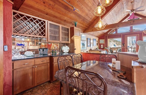 Bayview Boat Rental | Scenic Bay Float Home