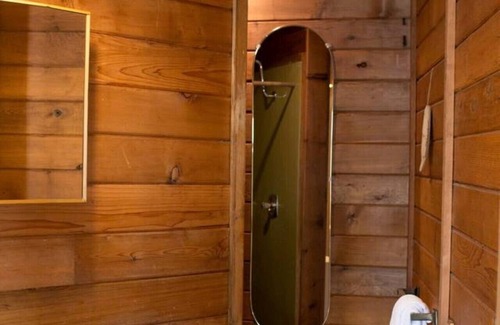 Bayview Hotel | Scenic Bay Motel room 1