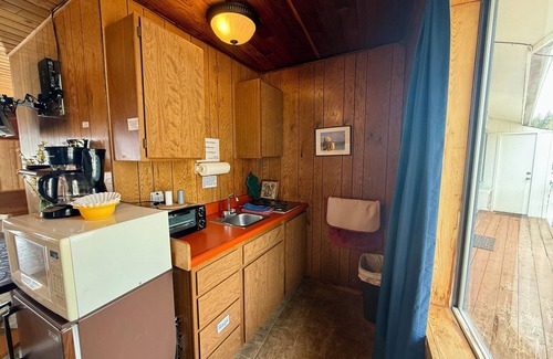 Bayview Hotel | Scenic Bay Motel room 3