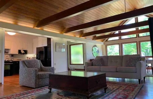 Waynesboro House | Scenic Blue Ridge Sanctuary with smoking and vaping strictly restricted inside