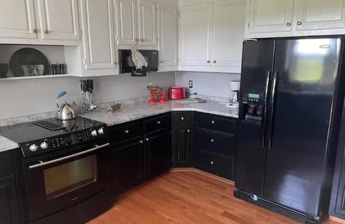Waynesboro House | Scenic Blue Ridge Sanctuary with smoking and vaping strictly restricted inside