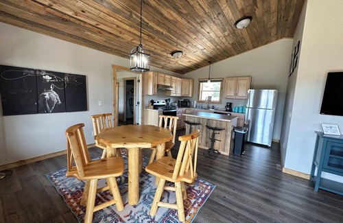 Saratoga Cabin | Scenic cabin on the Snowy Range Highway