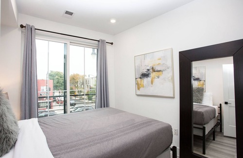 Northeast Bed & Breakfast | Scenic Capitol Hill Views | Cozy Juliet Balcony