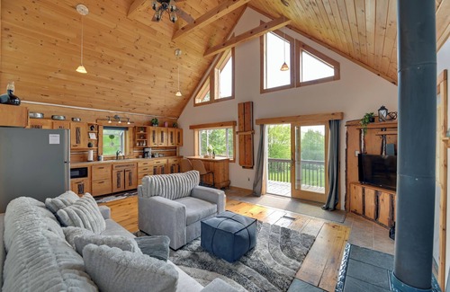 Hobart Cabin | Scenic Catskills Cabin Rental w/Hot Tub & Views!