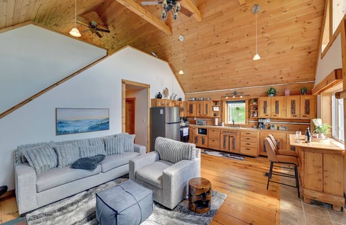 Hobart Cabin | Scenic Catskills Cabin Rental w/Hot Tub & Views!