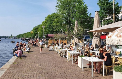 Weesperzijde Apartment | Scenic, central, and connected: Amsterdam at your doorstep.