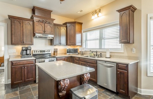 Chattanooga House | Scenic City Cove | Main Home + Guest home on the Tennessee River! | 7 Bed, 5.5 Bath