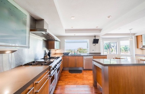 Rowland Heights House | Scenic City Views near DISNEYLAND and DTLA (sleeps 16)
