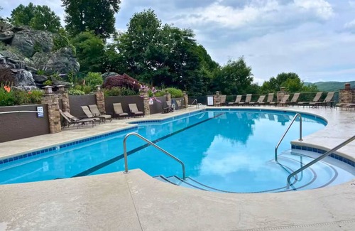 Foscoe Condo | Scenic condo, Mountain Views, private deck in Echota Resort with Pool
