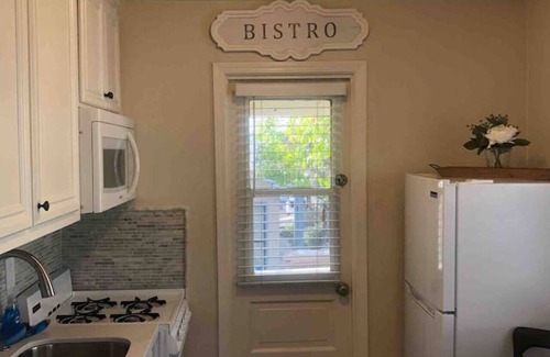 Martinez Cottage | Scenic Cottage | Freestanding House