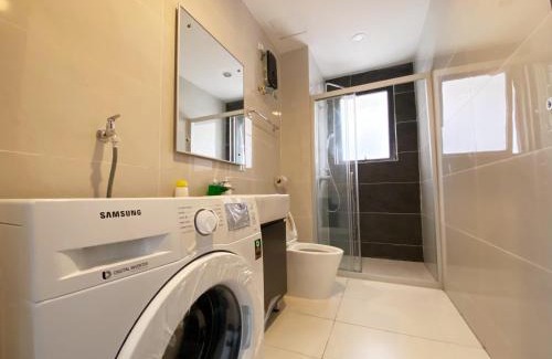 Central District Apartment | Scenic Country Garden Danga Bay by Lions Bay