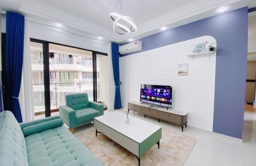Central District Apartment | Scenic Country Garden Danga Bay by Lions Bay
