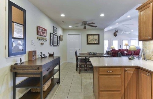 Ridgedale House | Scenic Cove Lake Front Lodge