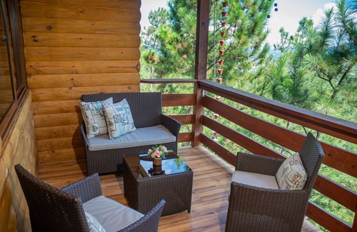 Jarabacoa Ski Chalet | Scenic Cozy and Romantic 2 Bedroom with Jacuzzi on the Balcony