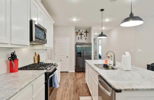 Westfield Village House | Scenic Creekside Retreat with Modern Comforts Near Texas A&M University in College Station, Texas