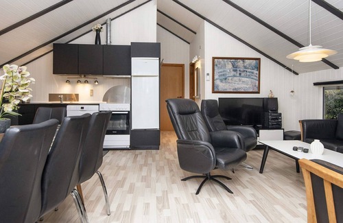 Vemb House | Scenic Fjord Retreat-By Traum