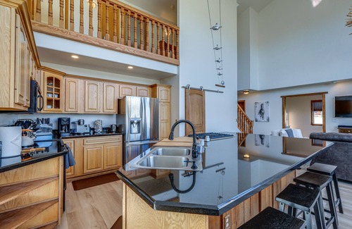 Baderville House | Scenic Flagstaff Home w/Hot Tub & Mountain Views
