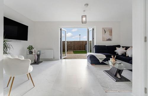 Glasgow House | Scenic getaway, open plan home! 2bed park for free