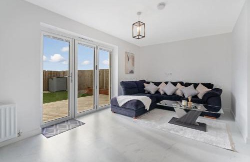 Glasgow House | Scenic getaway, open plan home! 2bed park for free