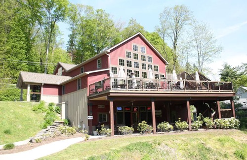 Shawnee On Delaware House | Scenic Getaway Near Delaware's Top Hotspots | Relaxing Spa & Golf Retreat