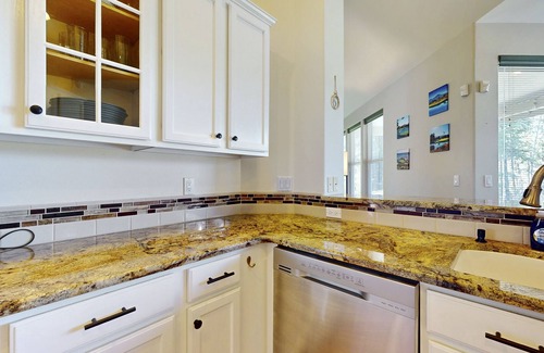 Port Orchard House | Scenic Golf Course Retreat in McCormick Woods – A Golfer’s Paradise