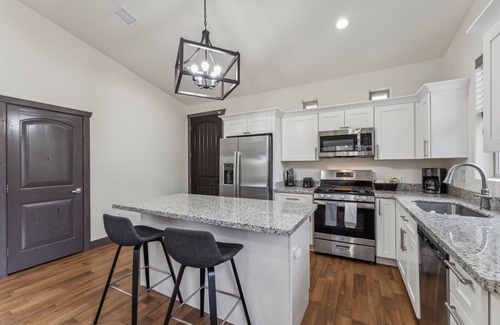 Show Low House | Scenic Golf Retreat With Modern Comforts & Fireplace 4 Bedroom Townhouse