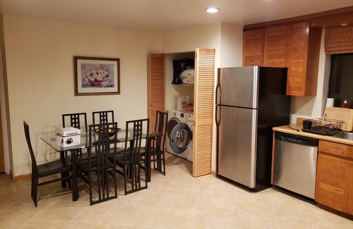 Hayward House | Scenic Hayward Hills Unit with Separate Entrance