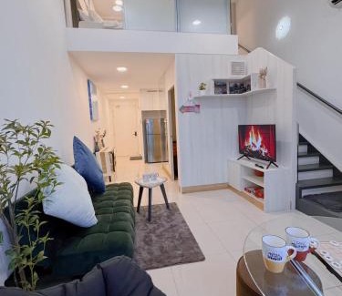 Taman Mutiara Apartment | Scenic High-Floor Condo Near MRT, Mall & Pool