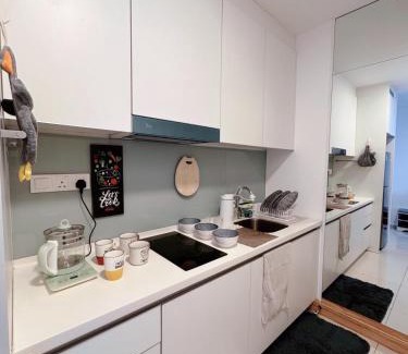 Taman Mutiara Apartment | Scenic High-Floor Condo Near MRT, Mall & Pool