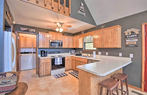 Upper Peachtree Cabin | Scenic ‘HighBearNation Lodge’ Near Hiking!