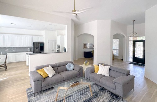 Austin House | Scenic Hill Country Hideaway! Wifi, AC, PingPong, Corn Hole, near the best BBQ!