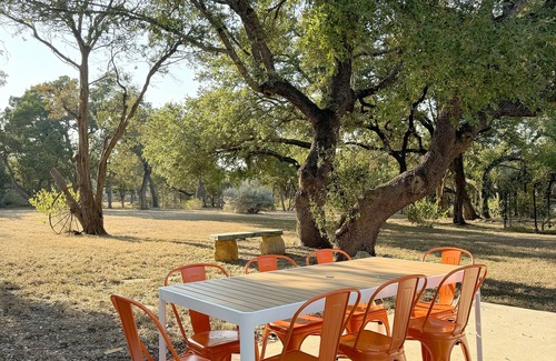 Austin House | Scenic Hill Country Hideaway! Wifi, AC, PingPong, Corn Hole, near the best BBQ!
