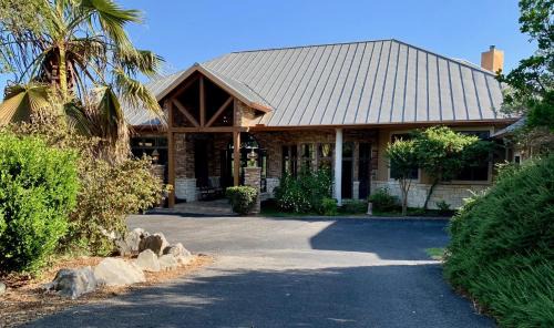 New Braunfels House | Scenic Hill Country Retreat - Rhino Ranch
