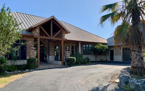 New Braunfels House | Scenic Hill Country Retreat - Rhino Ranch