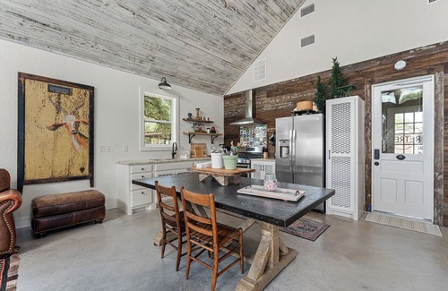 Comfort House | Scenic Hillside Cottage with Firepit & Observation Deck