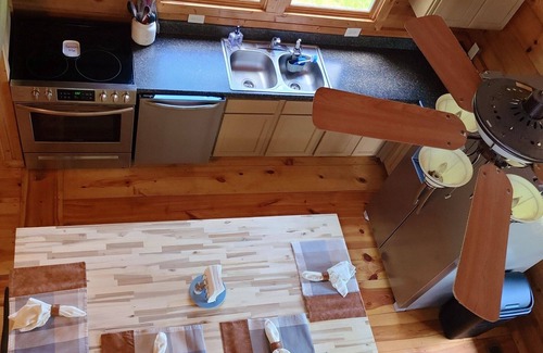 Olivehill Cabin | Scenic Hilltop Cabin on TN River w Firepit, Grill, WIFI, Full Kitchen, H2O views