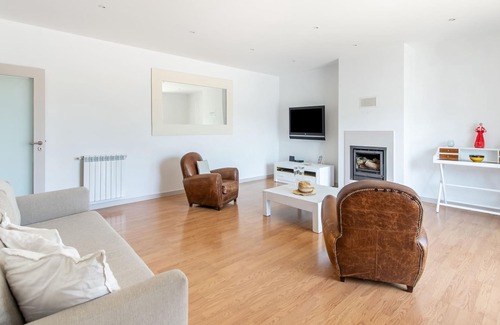 Vila Verde House | Scenic holiday home in Braga with swimming pool