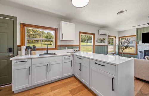 Madill Cabin | Scenic Lake Retreat for groups & Families | 4 private cabins- sleeps 22