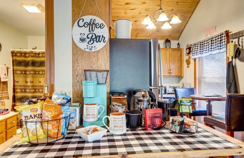 Marble Cabin | Scenic Marble Cabin w/Fire Pit!