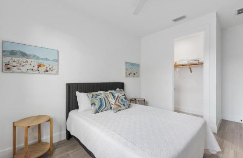 Mariner House | Scenic Modern Waterfront Stay w Heated Pool and Spa