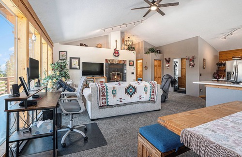 Saint Mary's Cabin | Scenic Mountain Retreat in Idaho Springs