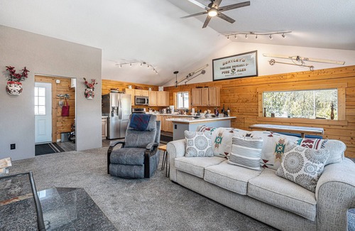 Saint Mary's Cabin | Scenic Mountain Retreat in Idaho Springs