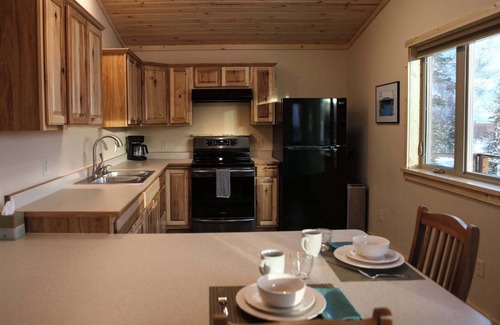 Fishhook Cabin | Scenic Mountain Setting Cabin #3 at Peak Lodging