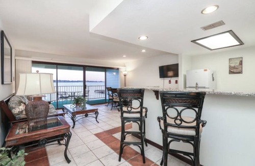 Seven Coves Condo | ⛱ Scenic Over-The-Water Balcony 3 Mile Lake View☀️