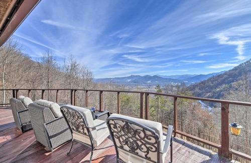 Waynesville House | Scenic Pet-Friendly House with Private Hot Tub!