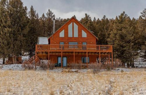Fairplay House | Scenic Pet-Friendly Mountain Getaway With Two Living Areas and Game Room - A Reel Good Time
